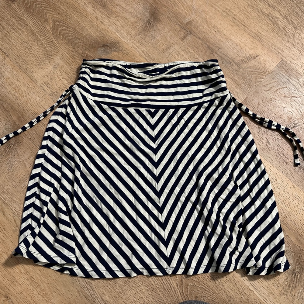 Super cute Dakini skirt in navy blue and white stripes. Gently worn, as is.